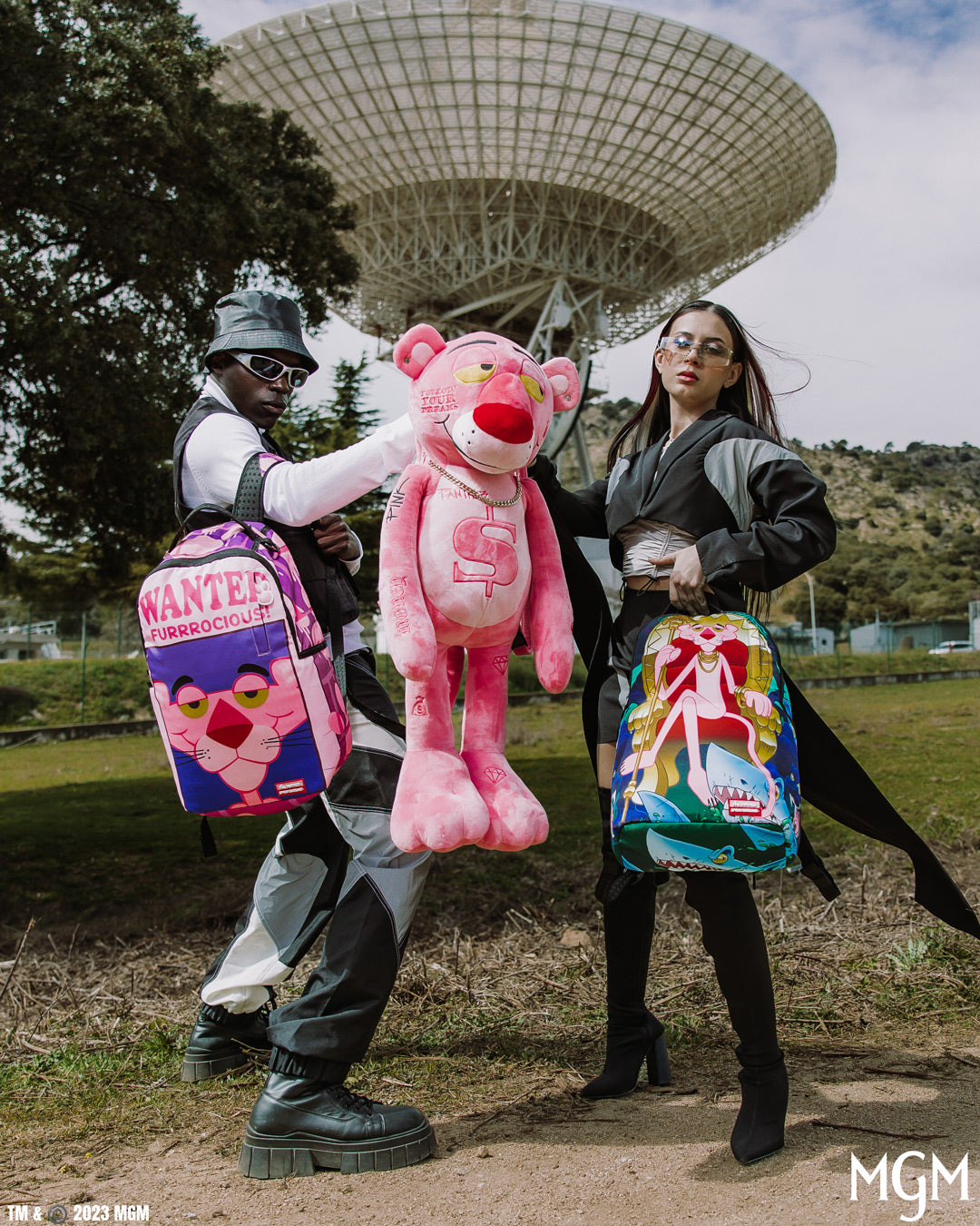 PINK PANTHER HEAVY LIES THE CROWN BACKPACK