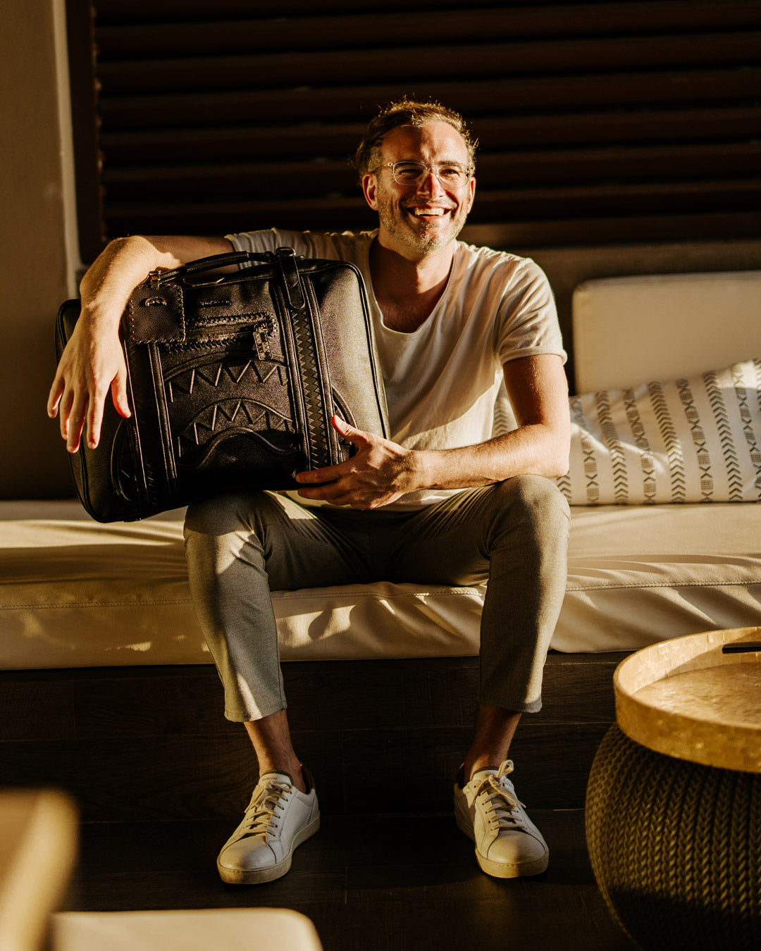 REALITY CHECK VINTAGE HANDHELD CARRY-ON CONVERTS TO BACKPACK