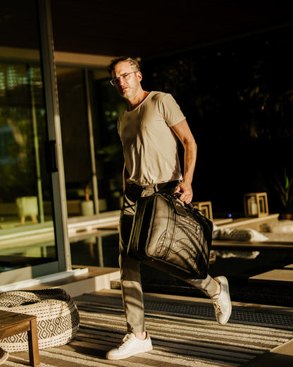 REALITY CHECK VINTAGE HANDHELD CARRY-ON CONVERTS TO BACKPACK