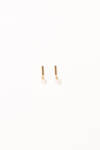 Calista Earrings - Gold/Pearl