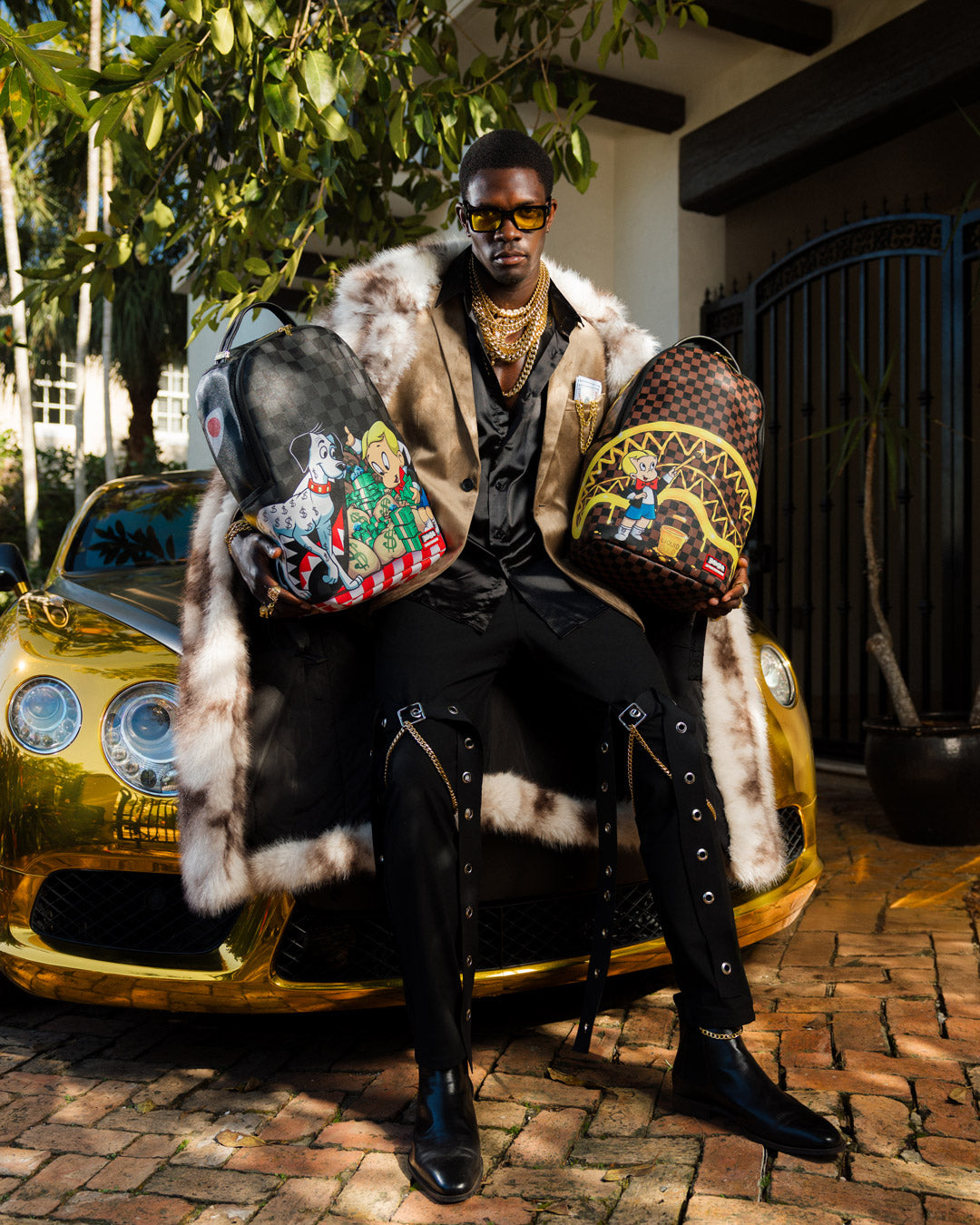 RICHIE RICH PAINT THE SHARK GOLD BACKPACK