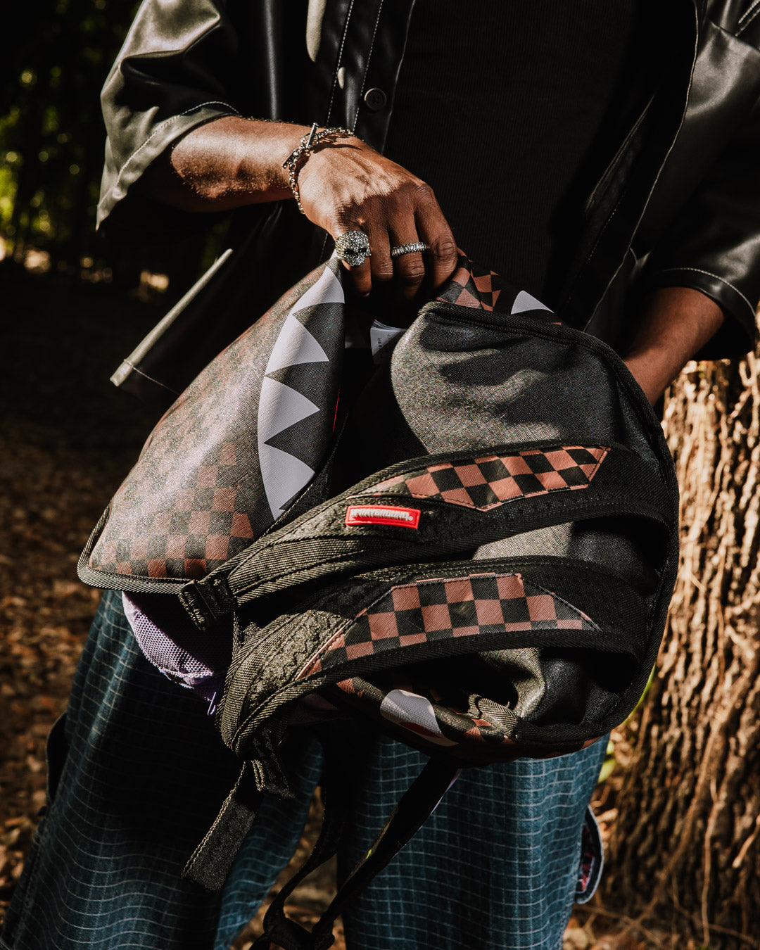 NOOO WAY!!! A REVERSIBLE BACKPACK - PURPLE VELOUR TO OG SHARKS IN PARIS BACKPACK