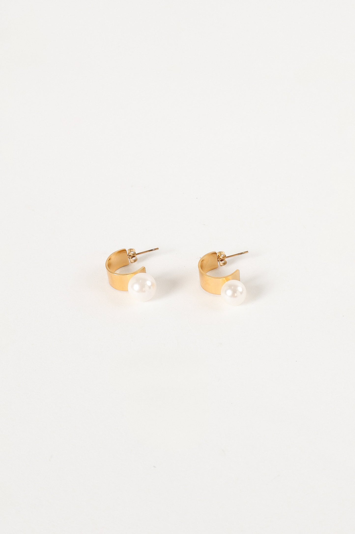 Callie Pearl Hoop Earrings - Gold