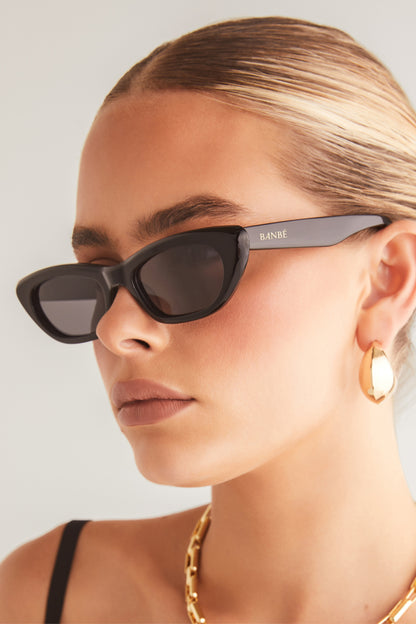 The Caroline - Black